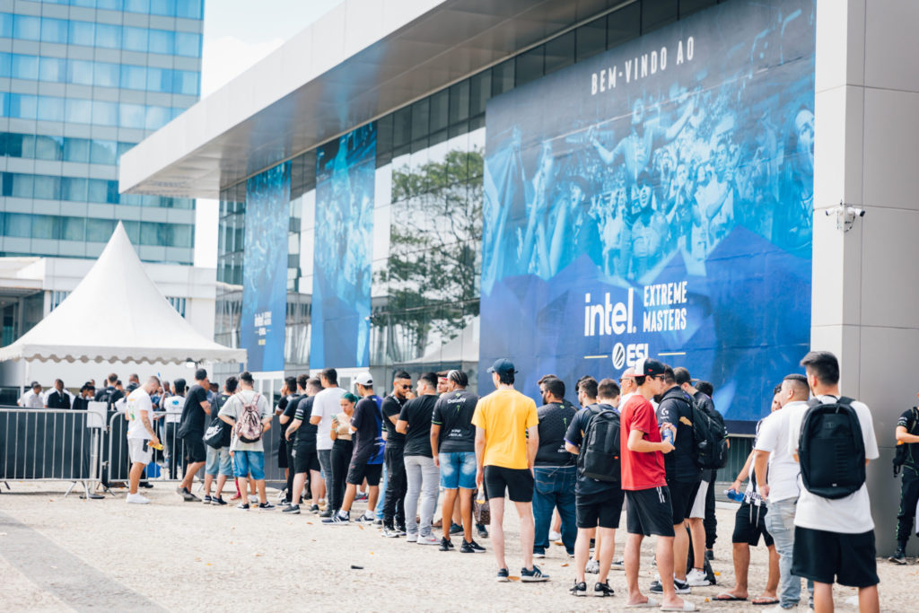 FalleN spoke about his CS: GO retirement in the post-match interview. In Image, fans queue up for attendance at the IEM Rio Major group stage.